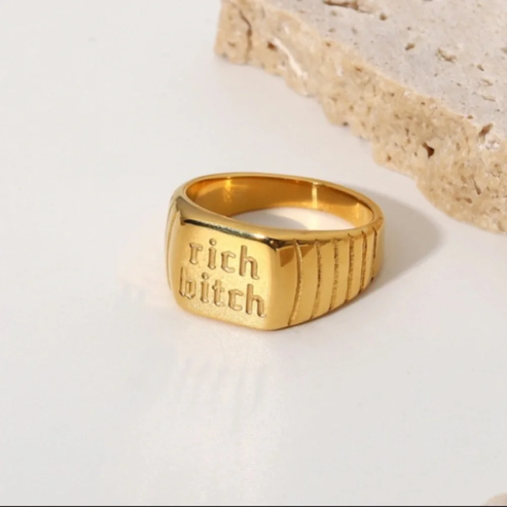 Old English Rich Bitch Gold Plated Ring - Picture 1 of 2